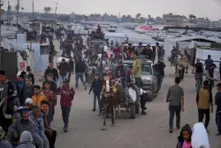 US- and Israeli-backed group pauses food delivery in Gaza after deadly shootings